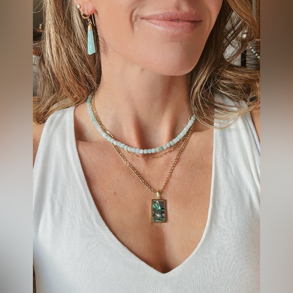 BEAUTIFUL STATEMENT Necklace Mother of Pearl Pendant on 18K Gold Figaro Chain - Picture 7 of 7